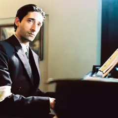 Adrien Brody jako Władysław Szpilman gra na pianinie w jednym z najsłynniejszych filmów Polańskiego.