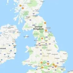 Mapa Wielkiej Brytanii z zaznaczonymi miejscami, gdzie kręcono sceny do filmu "Harry Potter".