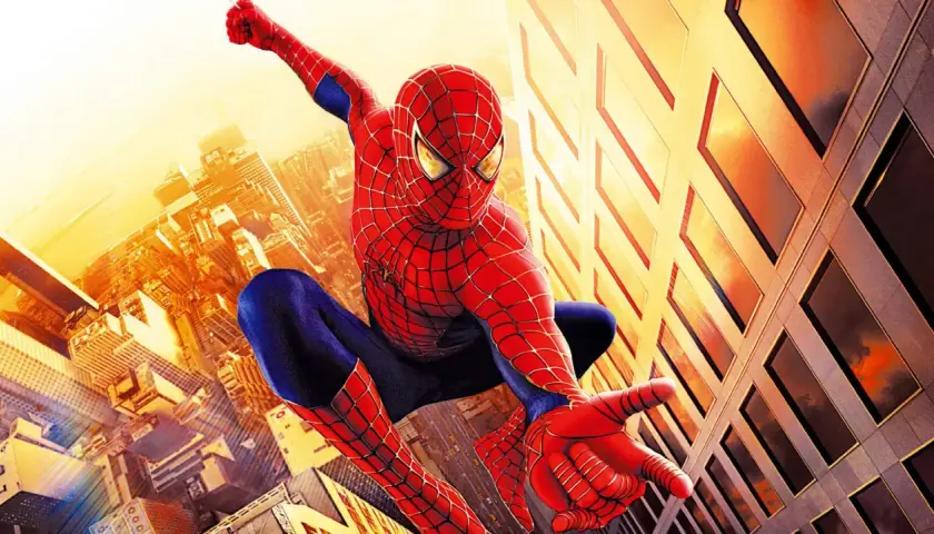 Spider-Man w swoim kultowym stroju szykuje się do skoku między wieżowcami. To scena jak z najlepszych **spider man filmy**, pełna akcji i miejskiego krajobrazu.