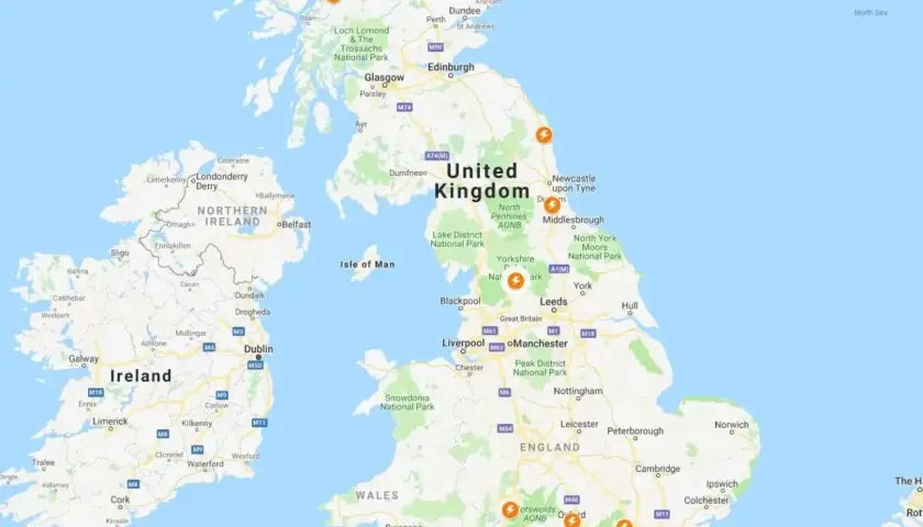 Mapa Wielkiej Brytanii z zaznaczonymi miejscami, gdzie kręcono sceny do filmu "Harry Potter".